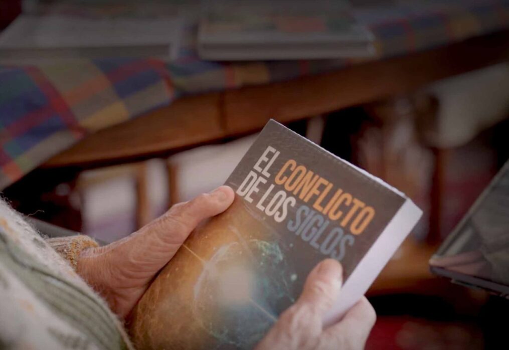 Después de 50 años volvió a sus manos el libro que cambió su vida