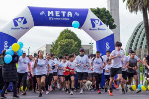 Participantes comienzan la corrida desde el punto de partida. (Imagen: Nuevo Tiempo Chile)